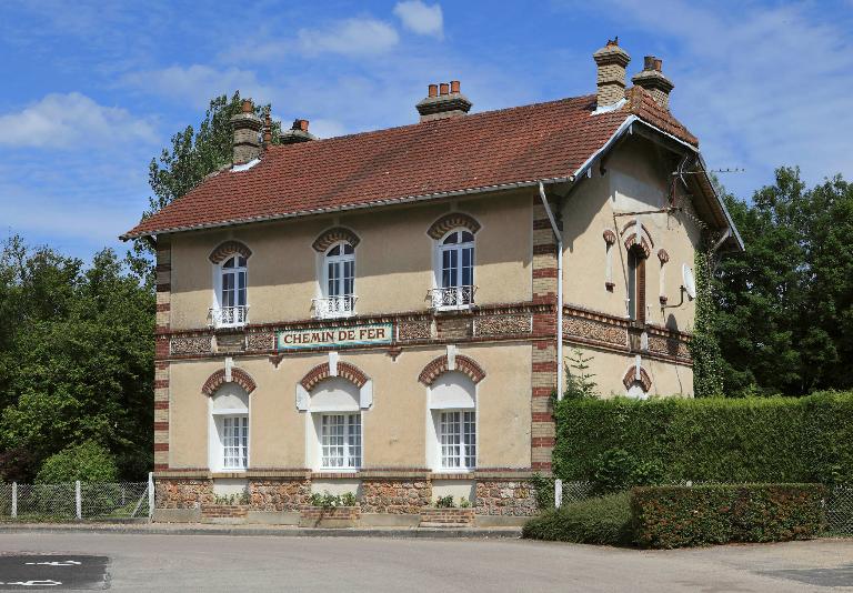 gare et maison de garde-barrière de Vascoeuil