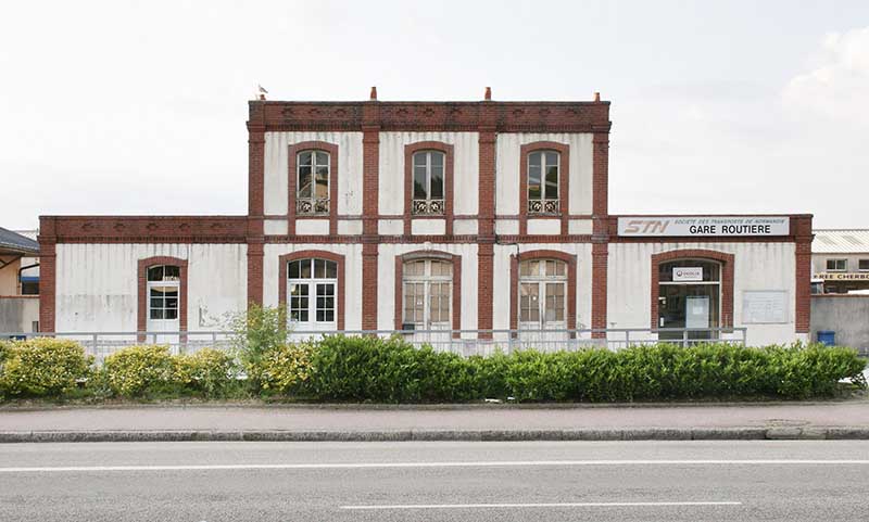 gare ferroviaire Cherbourg-Barfleur dite "Tue vaques" actuellement gare routière