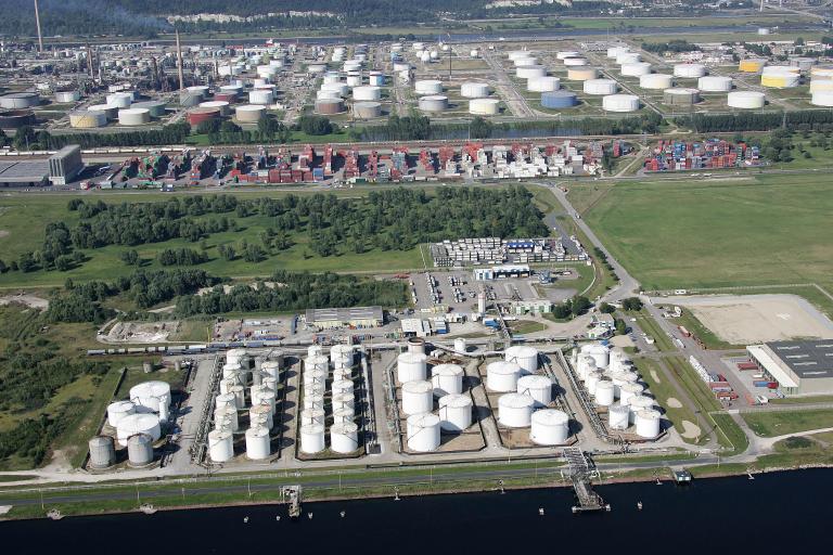 entrepôt industriel de produits pétroliers Sogestrol