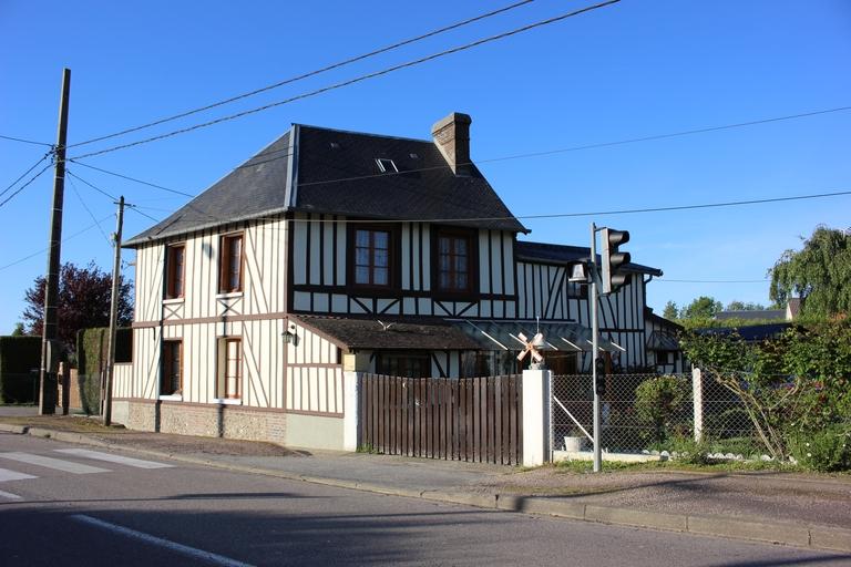 Les longères ou chaumières en pan de bois de Honguemare-Guenouville