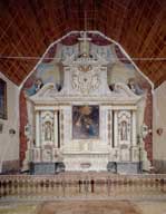 ensemble du maître-autel : autel tombeau, retable architecturé, tabernacle