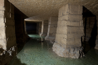 Carrière souterraine, espace inondé par la nappe phréatique.