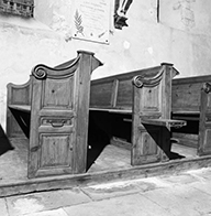 ensemble de 18 bancs de fidèles (bancs d'église)