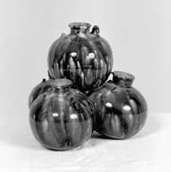 ensemble de 2 vases à fleurs (pique-fleurs ?)