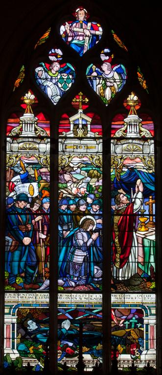 verrière hagiographique de la guerre de 1914-1918 : Messe sur le front en présence de sainte Jeanne d'Arc
