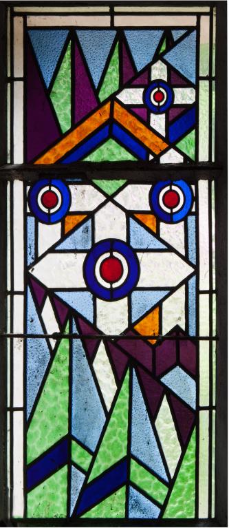 ensemble de 4 verrières géométriques et commémoratives de la guerre de 1914-1918 (baies 5 à 8)