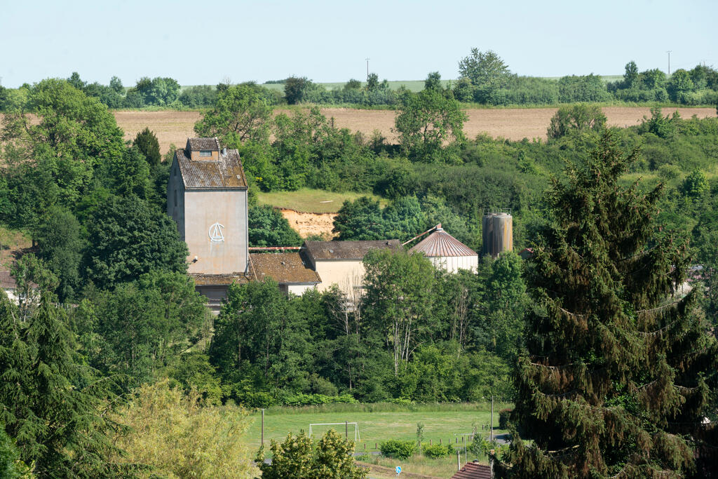 Vue de situation de la coopérative agricole de Longny depuis le nord-ouest.