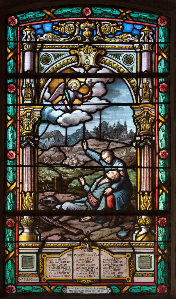 Verrière historiée et commémorative de la guerre de 1914-1918 : Apparition d’un ange à un soldat mourant soutenu par un aumônier (baie 3)