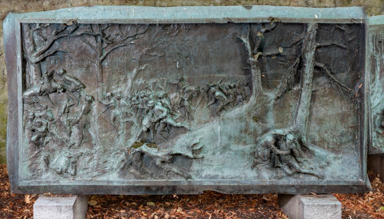 Monument aux Enfants du Calvados tués à l'ennemi en 1870-1871 : ensemble des trois bas-reliefs sauvegardés.