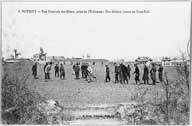 8 POTIGNY - Vue Générale des Mines, prise de l'Eolienne - Nos soldats jouant au Foot-Ball.- Carte postale, éd. E. Blot, Potigny, s.d., vers 1914-1918.