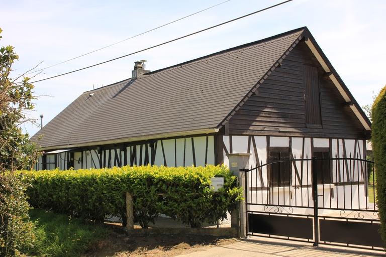 Les longères ou chaumières en pan de bois de Honguemare-Guenouville