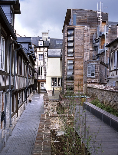 ensemble de maisons à cour commune, dite cour Canel